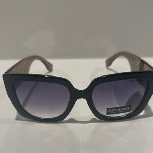 NWT Steve Madden Sunglasses with 100% UV Protection.